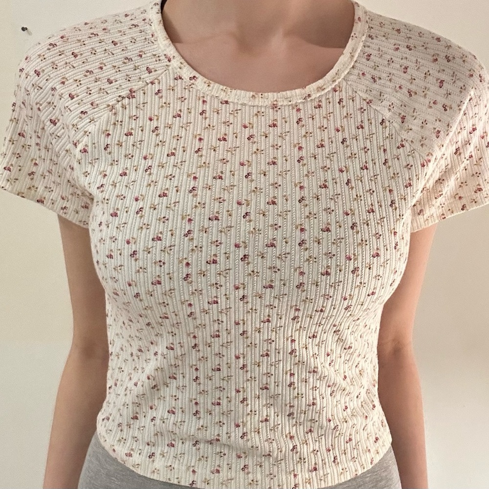 American Eagle Outfitters Cream Floral Short Sleeve Top